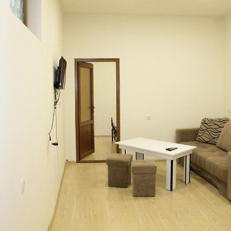 Tempus Hotel-Hostel Ереван Екстериор снимка