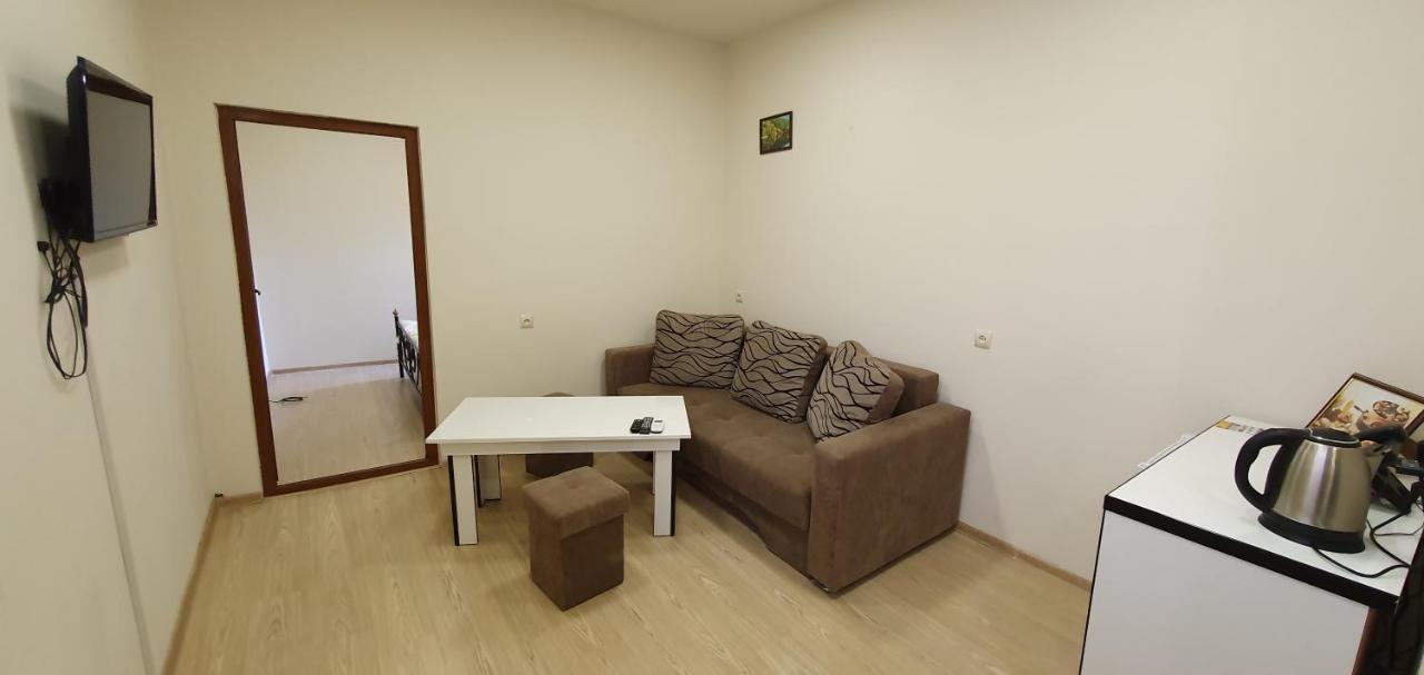 Tempus Hotel-Hostel Ереван Екстериор снимка