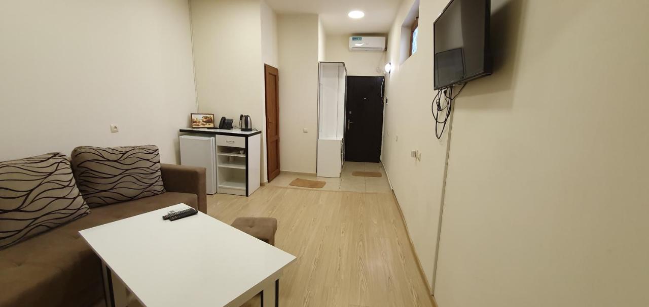 Tempus Hotel-Hostel Ереван Екстериор снимка